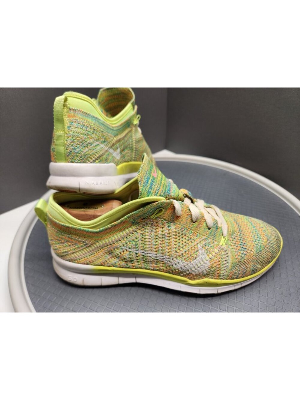 Nike womens size 9, 5.0 Free TR Flyknit Volt Running Shoes 718785-700
